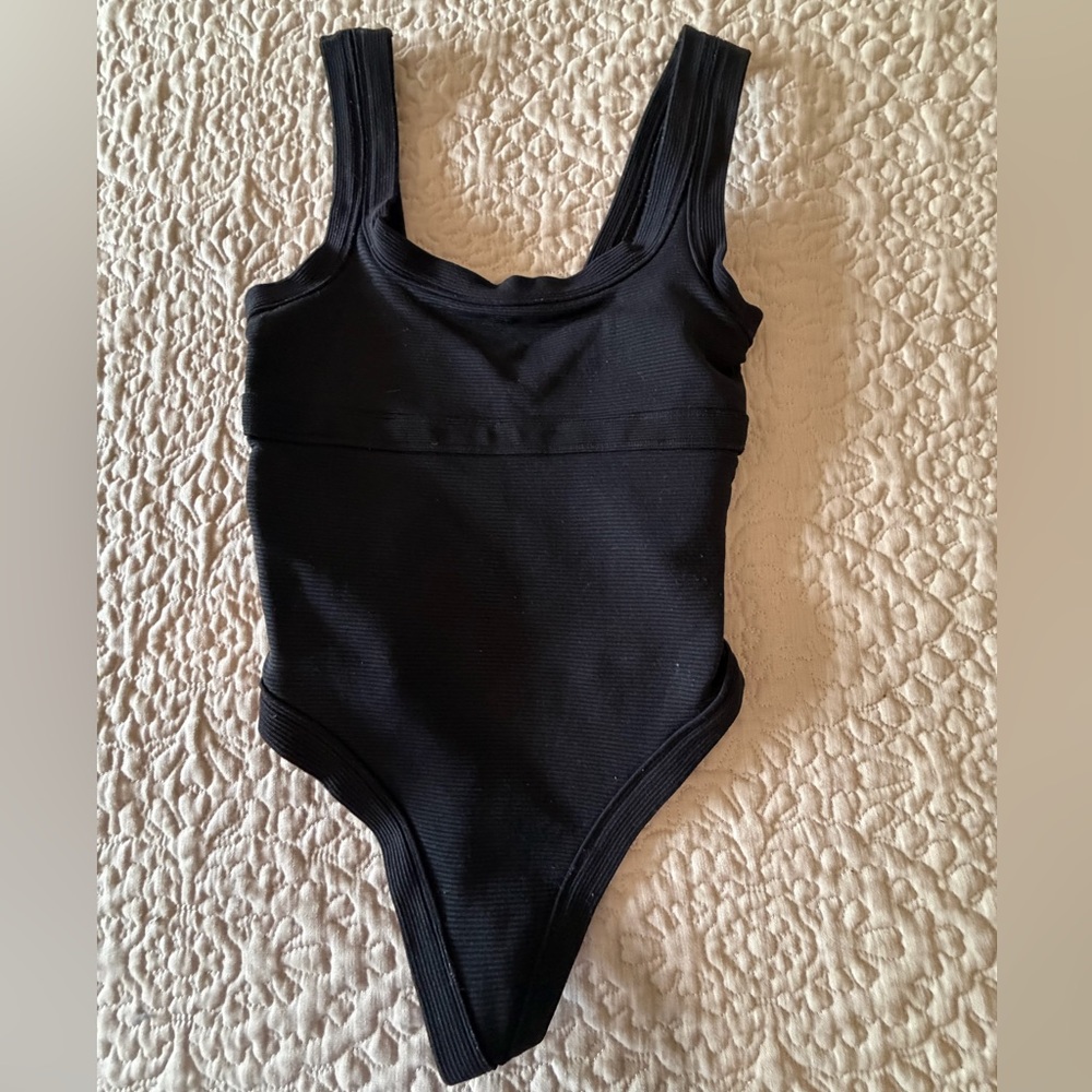 Victoria’s Secret black ribbed bodysuit tank top style sleeveless size medium‎